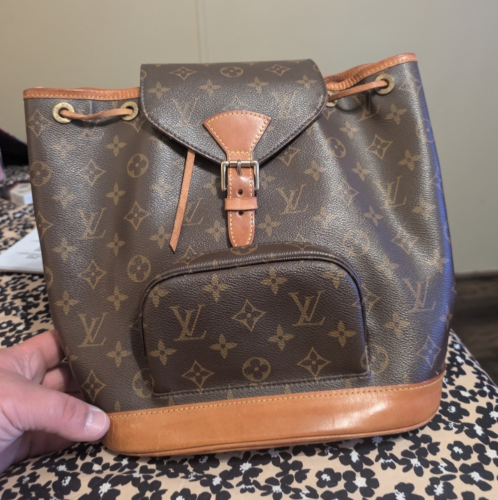 LV Monogram backpack - SP0012 - Has Alot Of Life Left!!